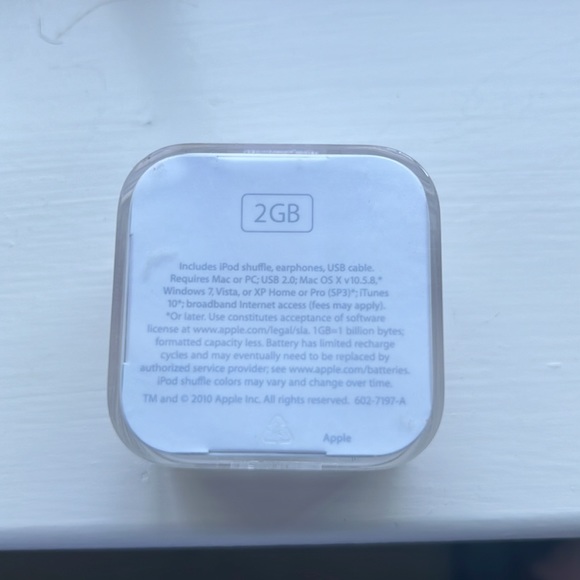 4th Generation Apple iPod Shuffle 2GB Pink Model A1373 New and Sealed! - Picture 5 of 7